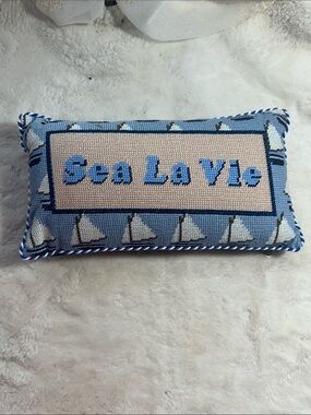 Magaschoni needlepoint sea La Vie deer pillow